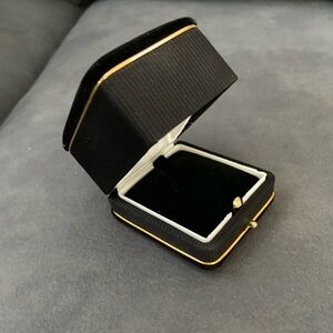 BUNDLE ITEM! Black Velvet Ring Box - Like New